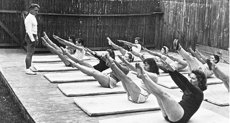 Pilates teaching ballet dancers